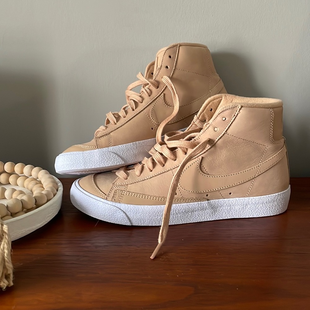 Nike high tops women’s US 8.5